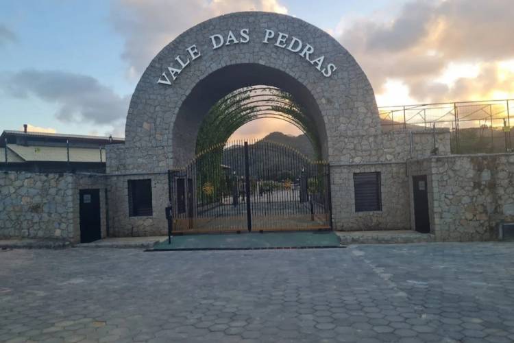 LOTE CONDOMINIO VALE DAS PEDRAS EM ITAPEMA