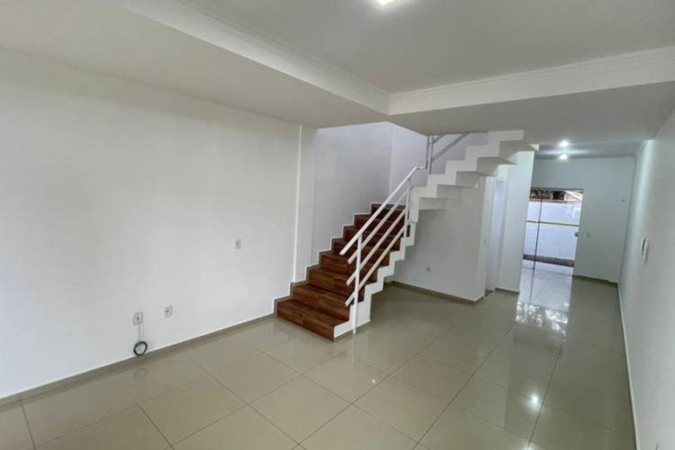 SOBRADO EM ITAPEMA