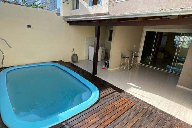 COMERCIAL / RESIDENCIAL - CASA 3/4 COM PISCINA